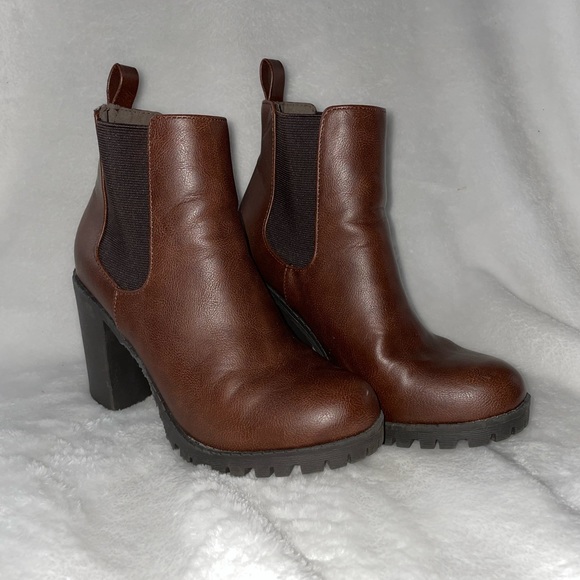 Soda Block Heel Booties. Size 6 1/2. - Picture 1 of 7